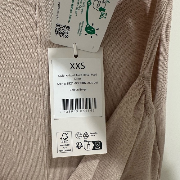 NA-KD Ella Rose Elegant Beige Sleeveless Maxi Dress - Picture 6 of 7